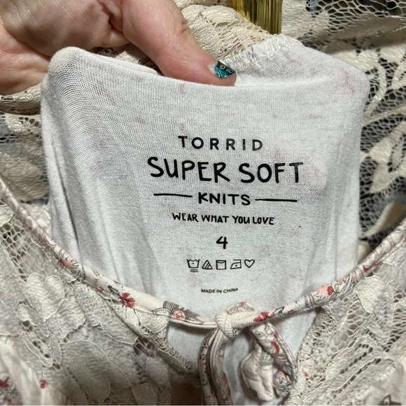 TORRID ~ Bundle of Two Business Casual Tops Floral Boho Lace Super Soft Knits - Picture 11 of 16